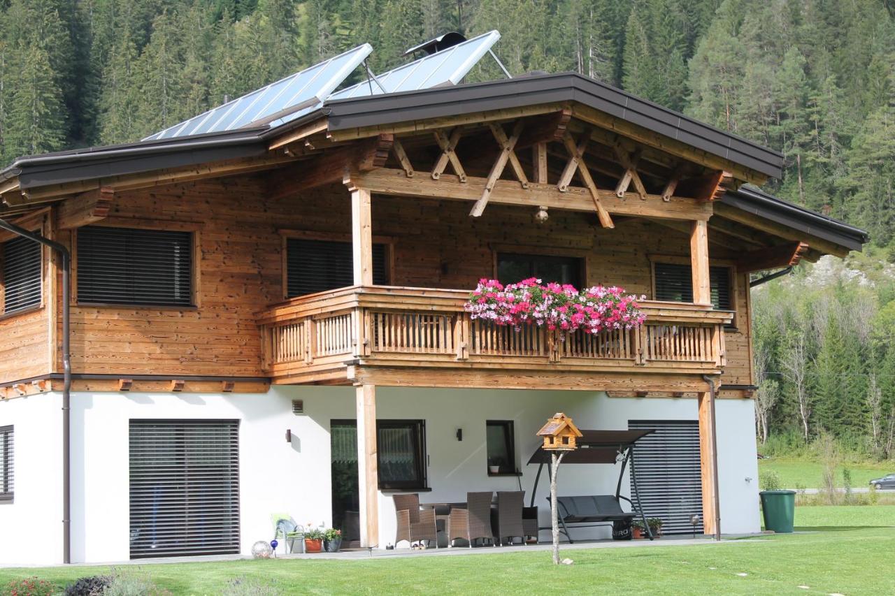 Villa Alpin Holzgau Ngoại thất bức ảnh